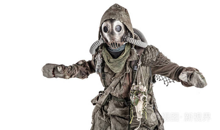 在防毒面具和抹布后的末日幸存者