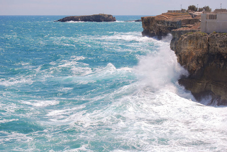 Polignano 的悬崖观