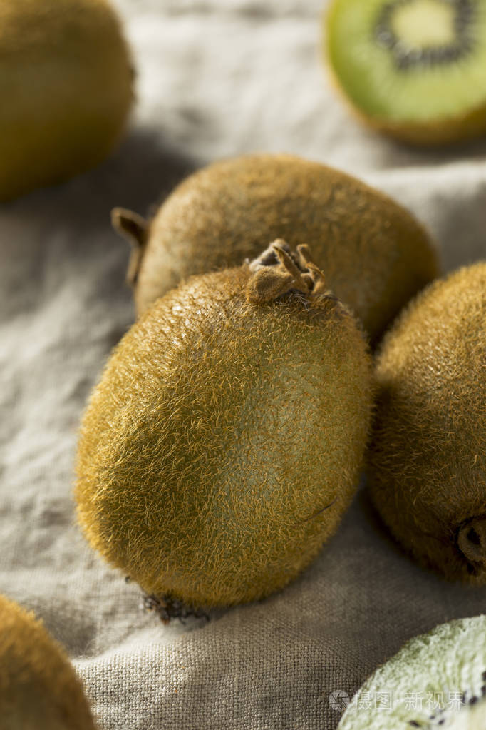 生绿色有机猕猴桃水果准备吃