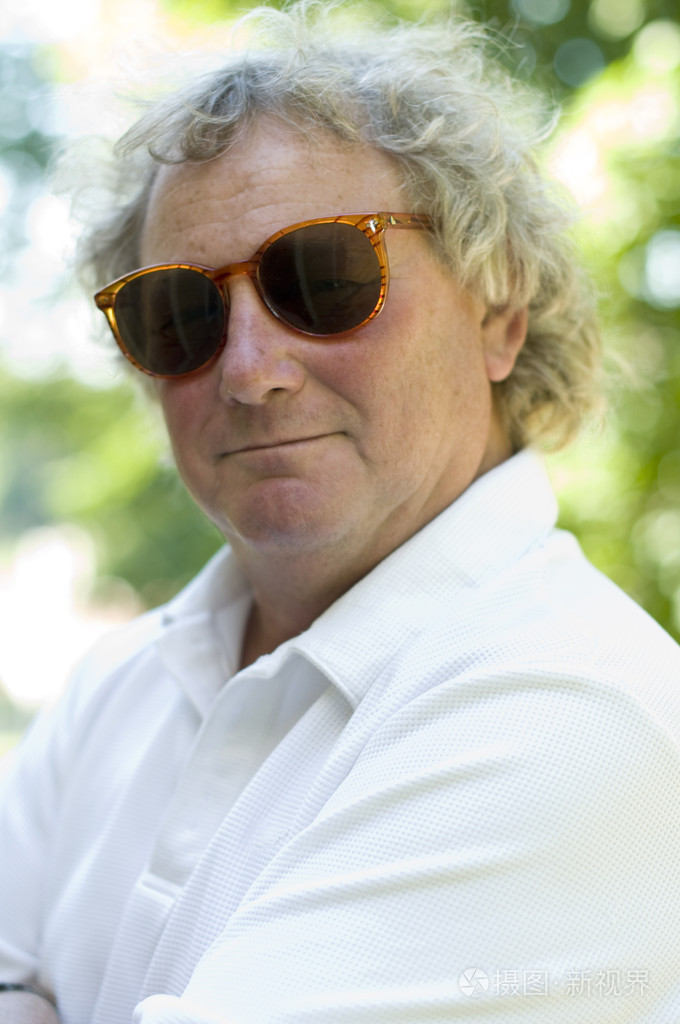 英俊中年男人肖像照片-正版商用图片056fht-摄图新视界