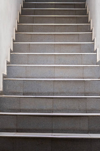 楼梯。抽象步骤。在城市的楼梯。花岗岩楼梯。石头楼梯经常被看见在纪念碑和地标, 宽广的石台阶