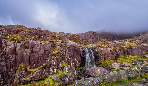 康纳通行证瀑布著名地标在丁格尔半岛爱尔兰