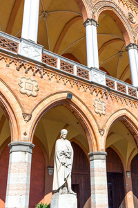 意大利帕多瓦2013年3月21日 Thedante 但丁纪念碑在 Amulea 长廊宫殿在普拉托德拉山谷广场