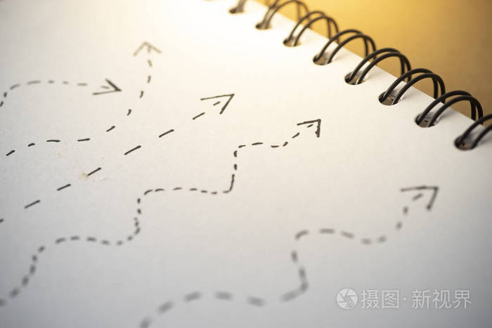 在白皮书上绘制不同的箭头路径