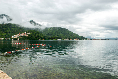 浪漫的地中海 cloudly 景观。黑山, Kotor 湾景观