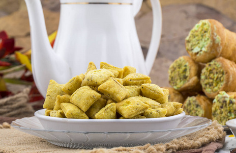 印度茶时间辣 Methi 小吃也知道, Namak 第或被弄是印度和巴基斯坦脆咸的小吃
