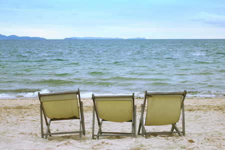 在海滩上的椅子