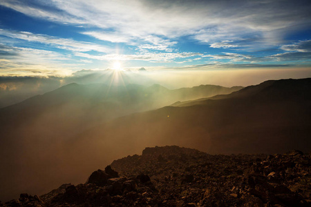 美丽的日出场面在哈雷阿卡拉火山, 毛伊岛, 夏威夷