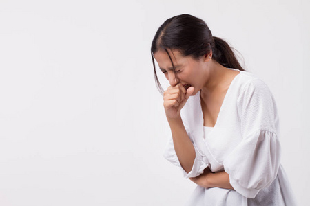 生病的亚洲妇女咳嗽孤立