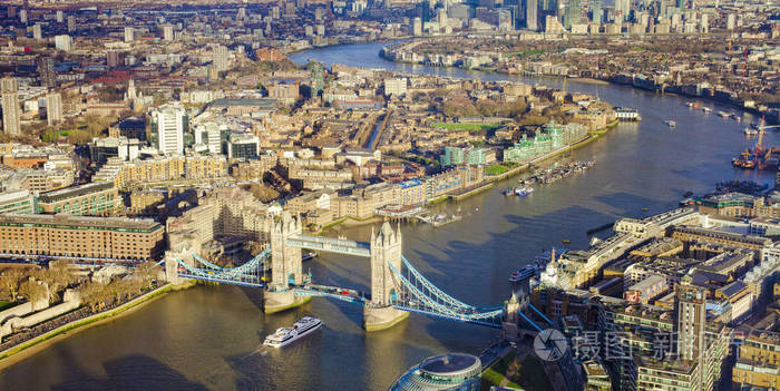 伦敦市,与伦敦塔桥和泰晤士河河鸟瞰图