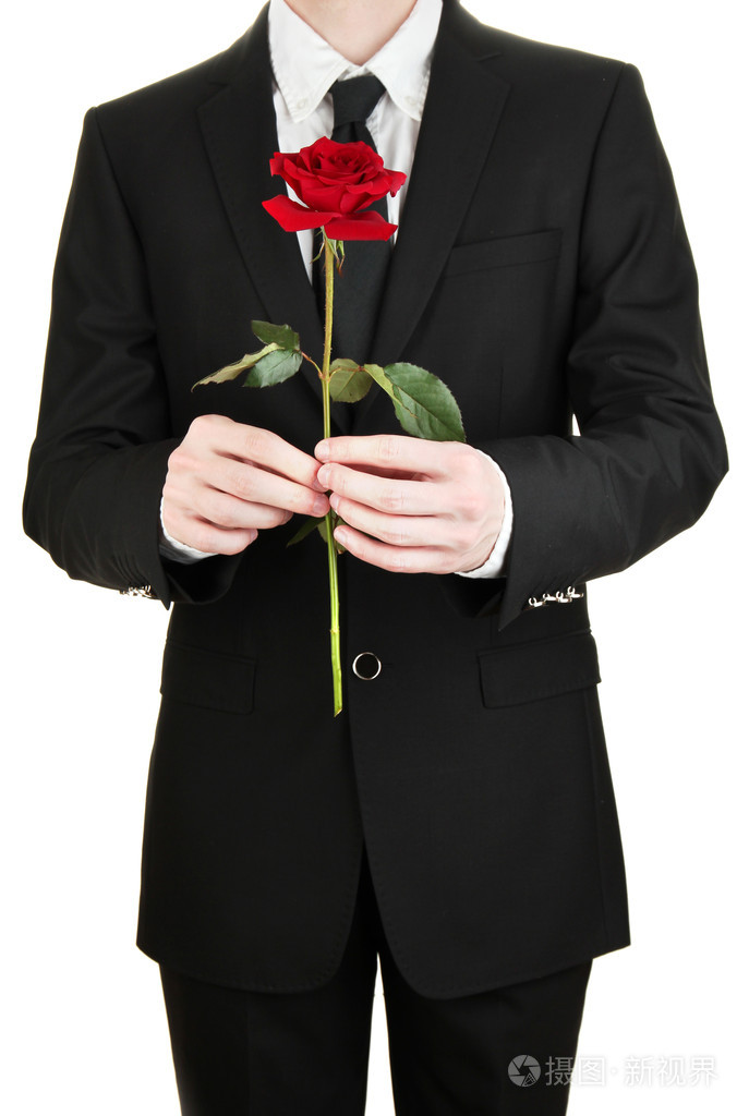 该名男子手持玫瑰特写