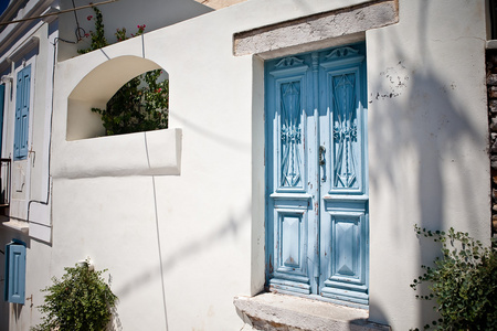 传统希腊蓝色大门