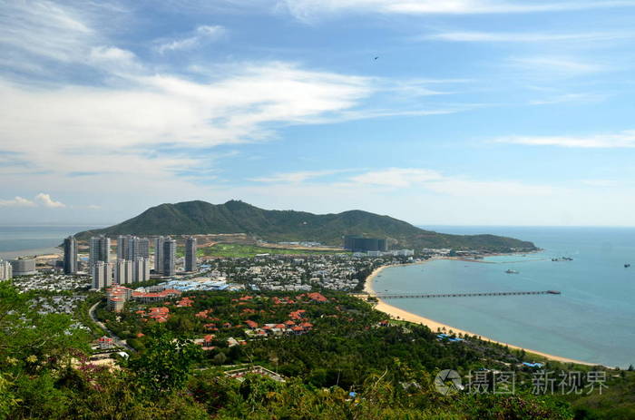 中国海南岛三亚市在窗体中的人造岛上鸟瞰图
