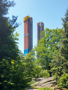 沿中央公园南部的摩天大楼。也被称为 Billionaries 列在纽约市