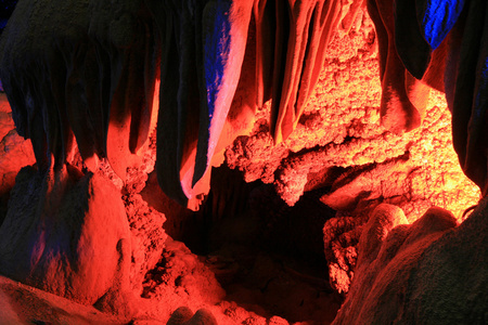 海防芽柯邦洞穴越南