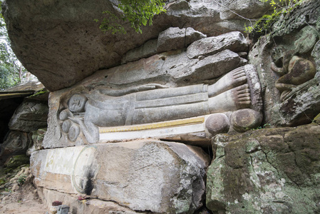 柬埔寨磅 Santuk 寺附近金边的雕刻砂岩佛像形象