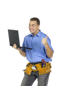 建筑工人微笑同时拿一台笔记本电脑