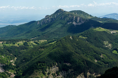 保加利亚普罗夫迪夫 Rhodope 山 Krastova 戈拉 十字林 附近绿色丘陵的惊人景观