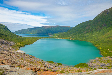 挪威 Helgeland 湖 Svartisvatnet 的全景, 来自 Svartisen 冰川