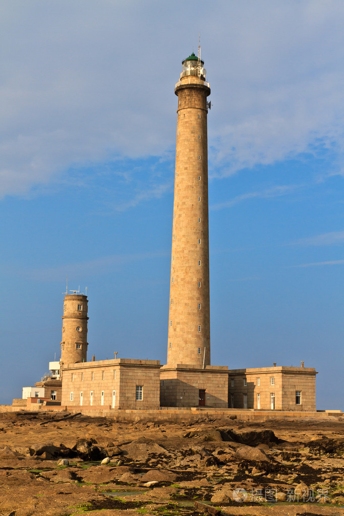 在沙漠中建设的高塔