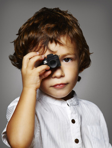 小男孩与小相机摄影