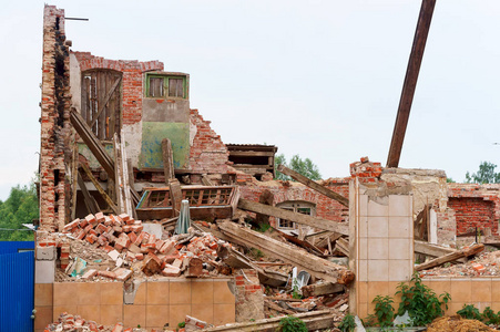 老楼房破旧的砖房倒塌的楼房照片