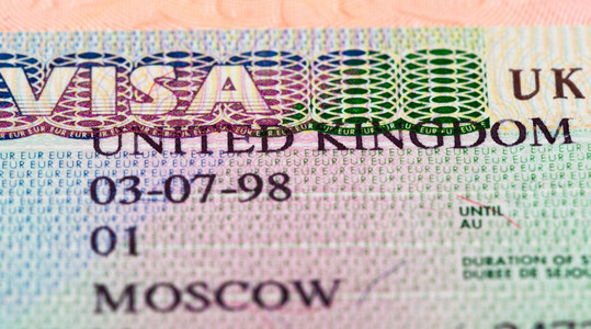 在护照英国签证入境和出境邮票