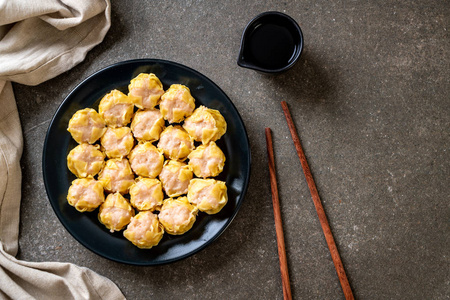 中国虾仁蒸水饺