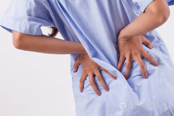 患有腰痛, 脊骨或脊柱的肌肉拉伤的女人