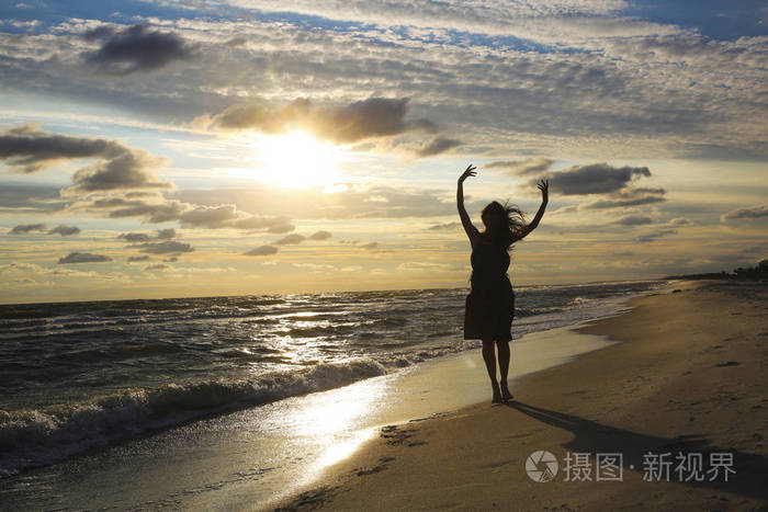 电视剧大海边的女人图片