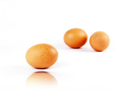 三个棕色鸡蛋用反射一套