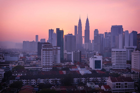 美丽的日出风景的空中吉隆坡天际线, 马来西亚