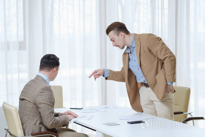 上司指导员工商务沟通