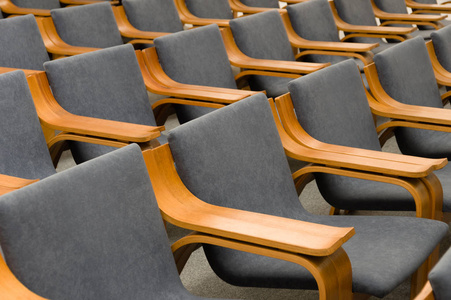 整齐地排列干草堆图片