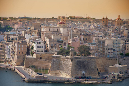 古老的历史海岛马耳他。中世纪老镇