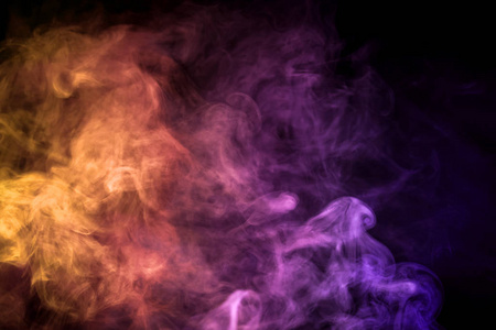 云粉红色, 紫色, 粉红色的烟雾在黑色孤立的背景。从 vap 的烟雾背景