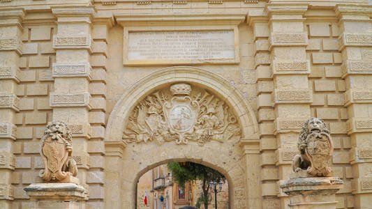 姆迪纳马耳他。在古老的中世纪城市姆迪纳的大门。姆迪纳是马耳他受欢迎的旅游胜地。