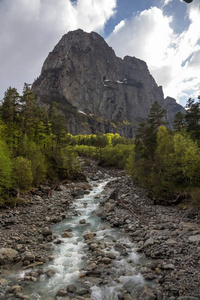 山风景。美丽的景色风景如画的峡谷, 与高山的全景。北高加索的性质, 在山上休息