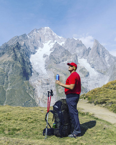 勃朗峰是一个独特的徒步旅行约200km 左右勃朗峰, 可以完成在7和10天通过意大利, 瑞士和法国