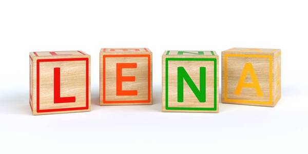 独立的木制玩具立方体与名字路易斯的字母