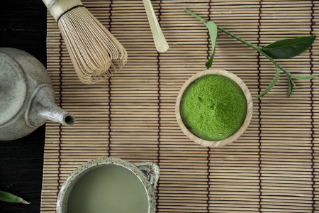 竹餐巾有机绿旳茶的顶部观