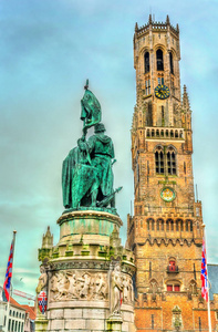 1月 Breydel 和彼得 de Coninck 雕像和布鲁日的钟楼, 一个中世纪钟楼在比利时
