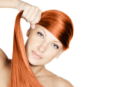 女子与美丽长红头发有光泽健康时尚概念肖像