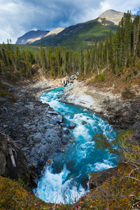 加拿大落基山脉的一座山和一条河