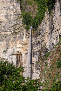佐治亚州 Imereti Okatse 峡谷附近的 Kinchkha 瀑布
