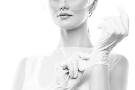 戴眼罩和手术手套的年轻女性画像
