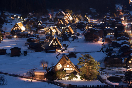 日本中部白川乡村建筑夜景景观图片