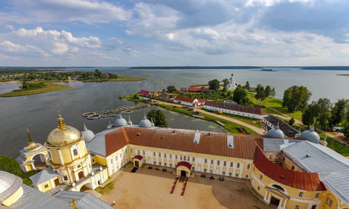 尼罗Stolobensky 修道院位于 Tver 地区, 在俄罗斯谢利格尔湖。从钟楼看