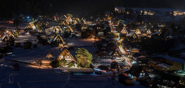 日本中部白川乡村建筑夜景景观图片