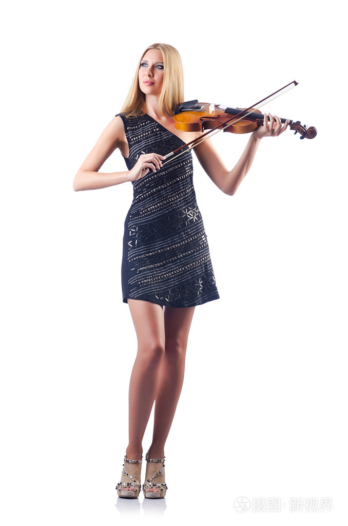 年轻女子在白色小提琴在演奏